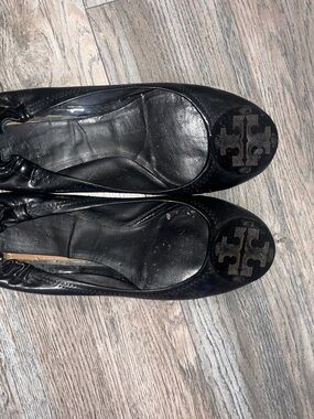 Tory Burch Black Patent Logo Round-Toe Ballet Flats